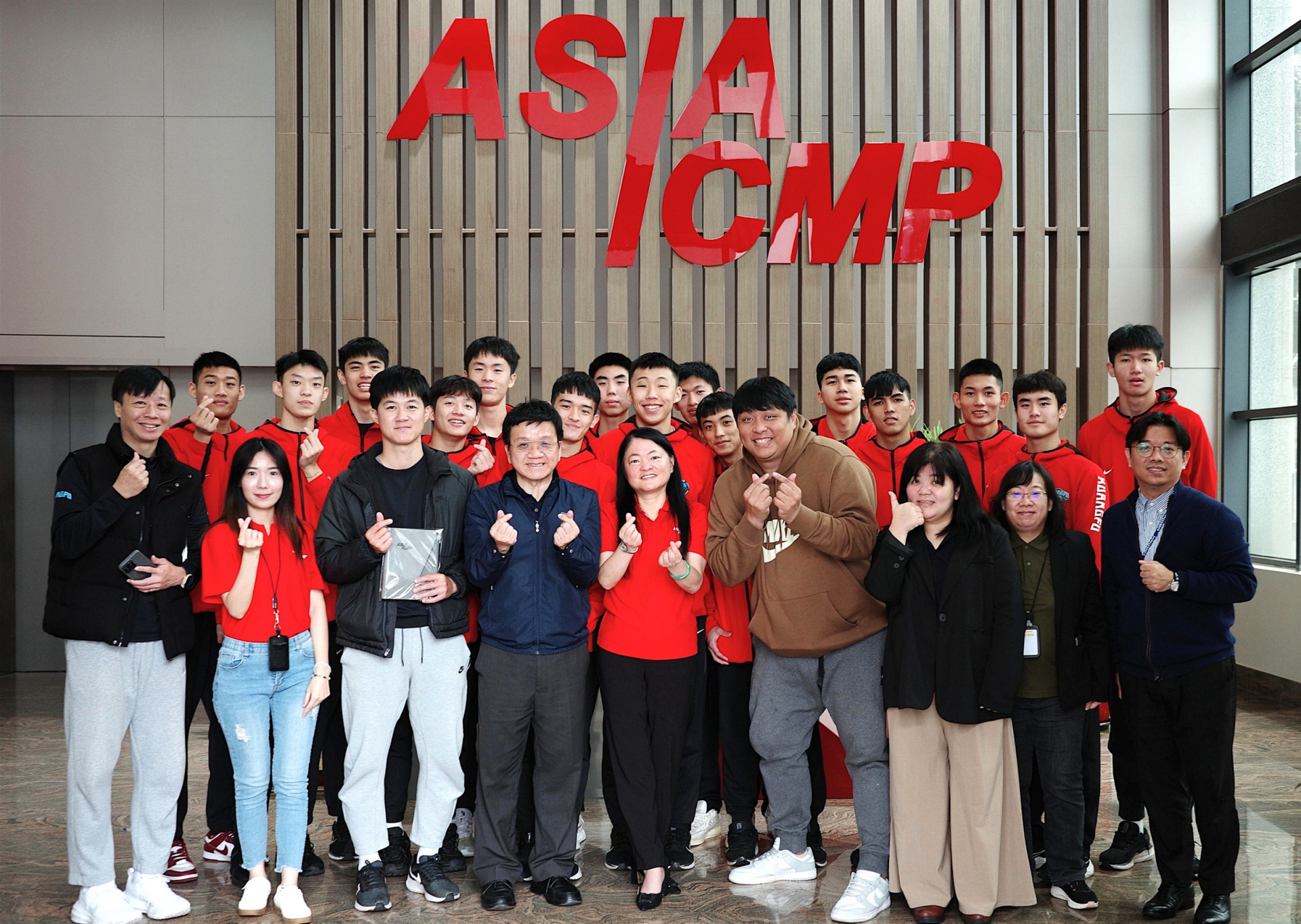 ASIAICMP Chairperson Jenny Liu and members of the Hsinchu Kuang Fu High School Basketball Team at the company’s headquarter.