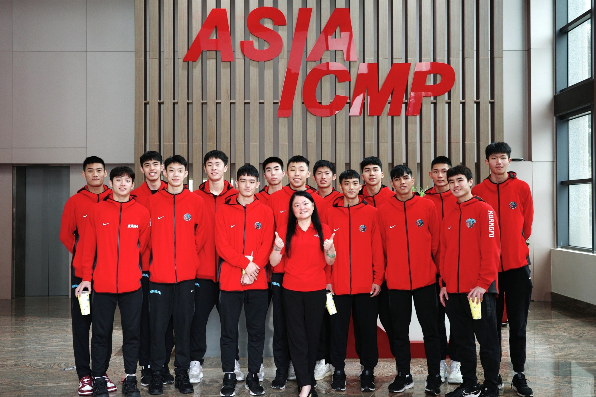ASIAICMP Chairperson Jenny Liu and members of the Hsinchu Kuang Fu High School Basketball Team at the company’s headquarter.